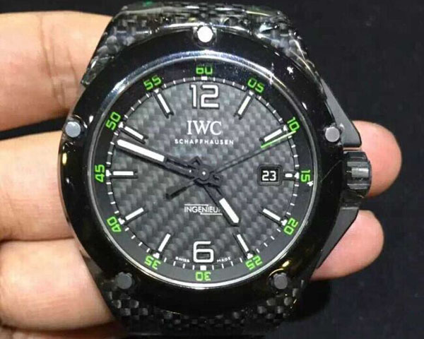 ＩＷＣ インヂュニア オートマティック カーボンパフォーマンス セラミック 世界限定１０００本 IW322404